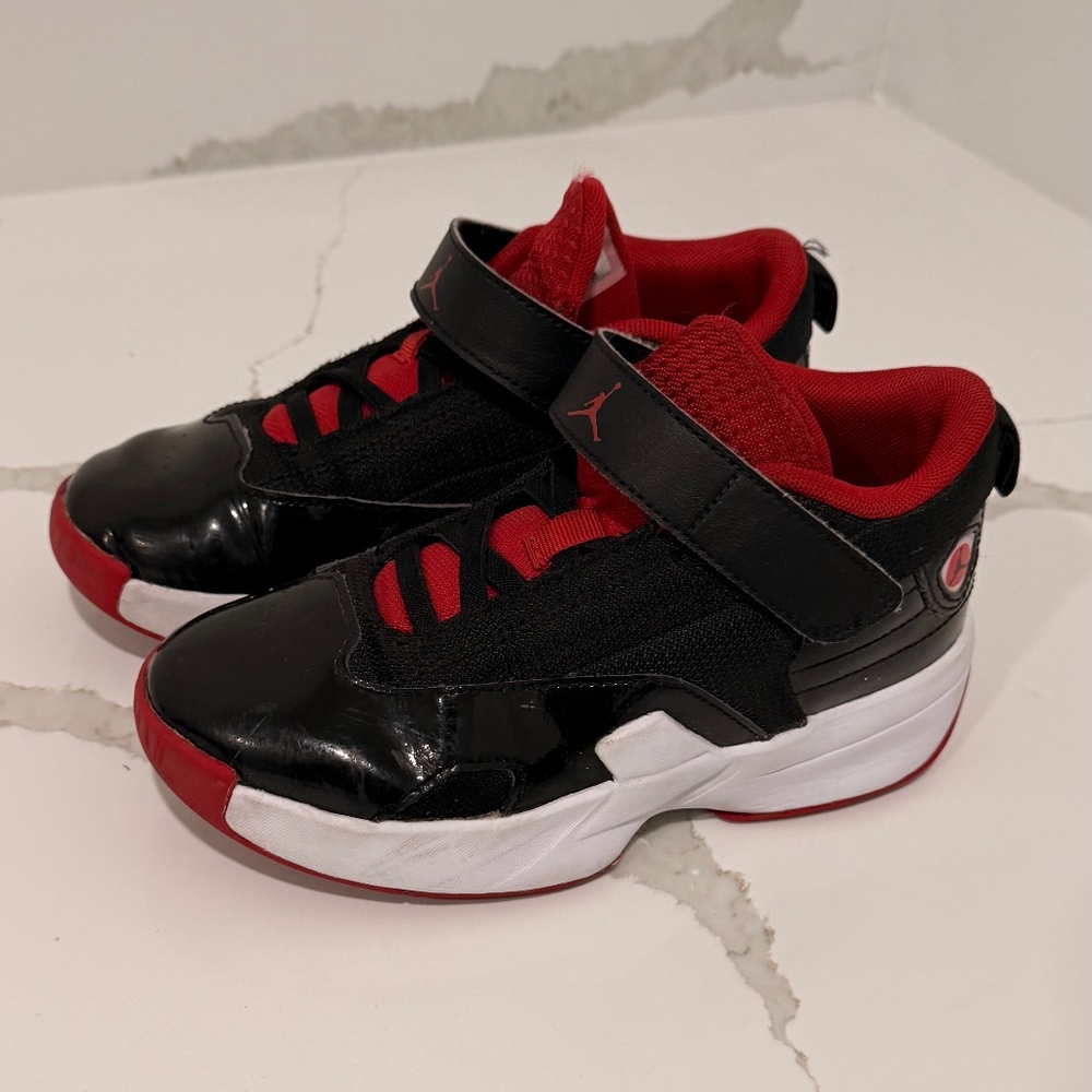 JORDAN BOYS MAX AURA 6 BASKETBALL SHOES - 13.5C